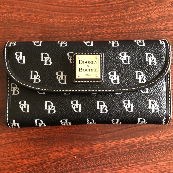 Dooney & Bourke Black Gretta Wallet